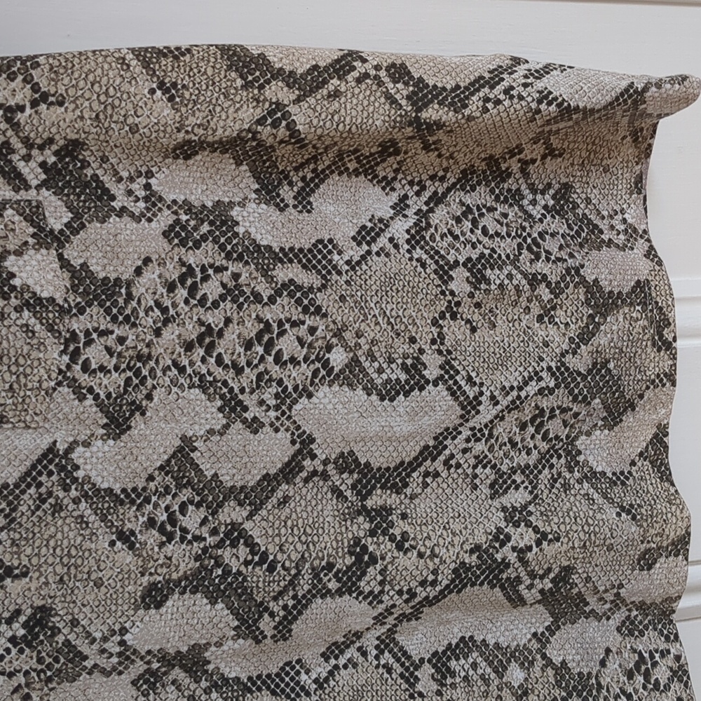 H&M Snake Print Short Sleeve Tee - Black and Cream - Picture 5 of 8